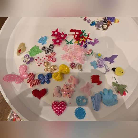Felt, ribbon, embroidered and Resin applique assorted lot for crafts & projects - Picture 6 of 12